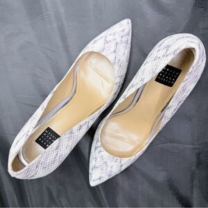 White House Black Market Snake Ecru Pumps Size 8 Pointed Toe Heels